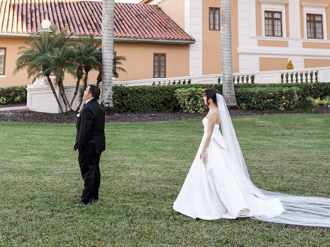 Groom stands with his back turned as the bride approaches for their first look.